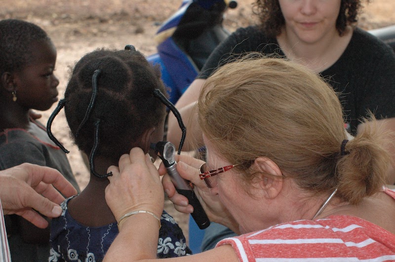 Visite médicale à l'école de Doudou