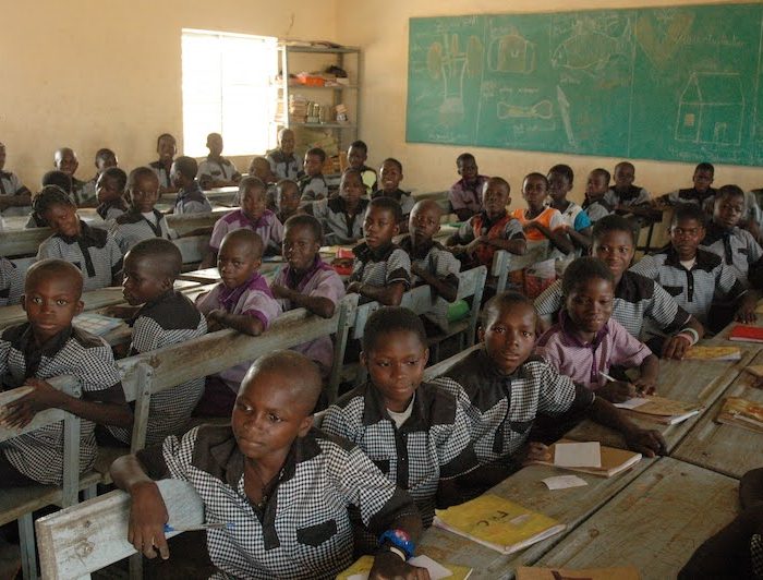 Classe d'école primaire à Doudou