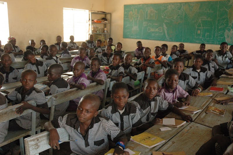Classe d'école primaire à Doudou