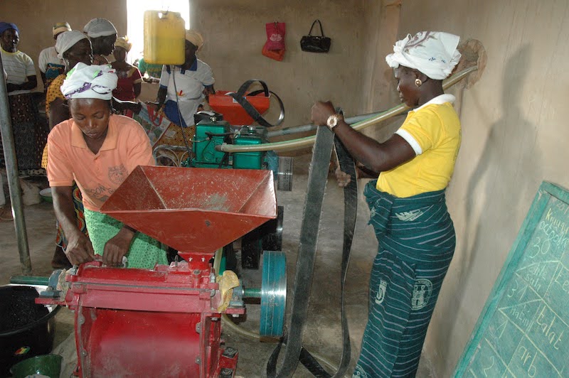 Inauguration d'un moulin à grains