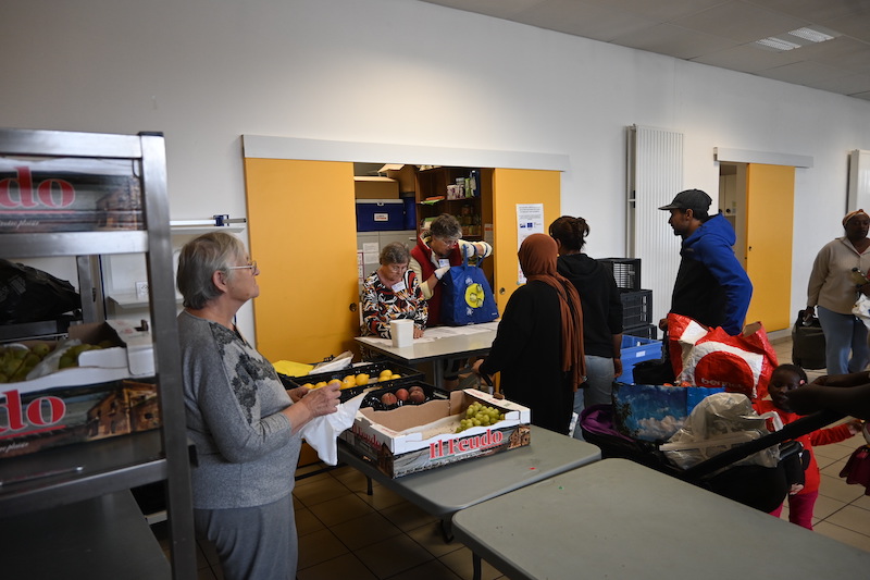 Distribution alimentaire à Clermont-Ferrand - remise de surgelés
